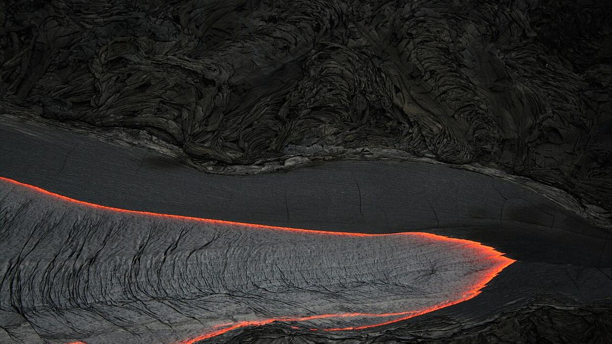 Pāhoehoe lava — the surface expression of a plate boundary