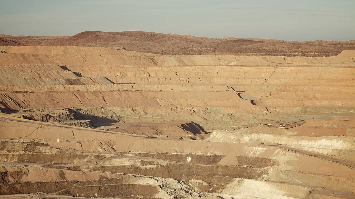 Open-pit mine — the scale of the overburden is the story